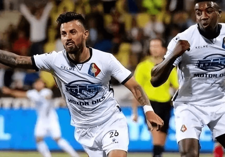 雪杖不仅提 雪杖不仅提